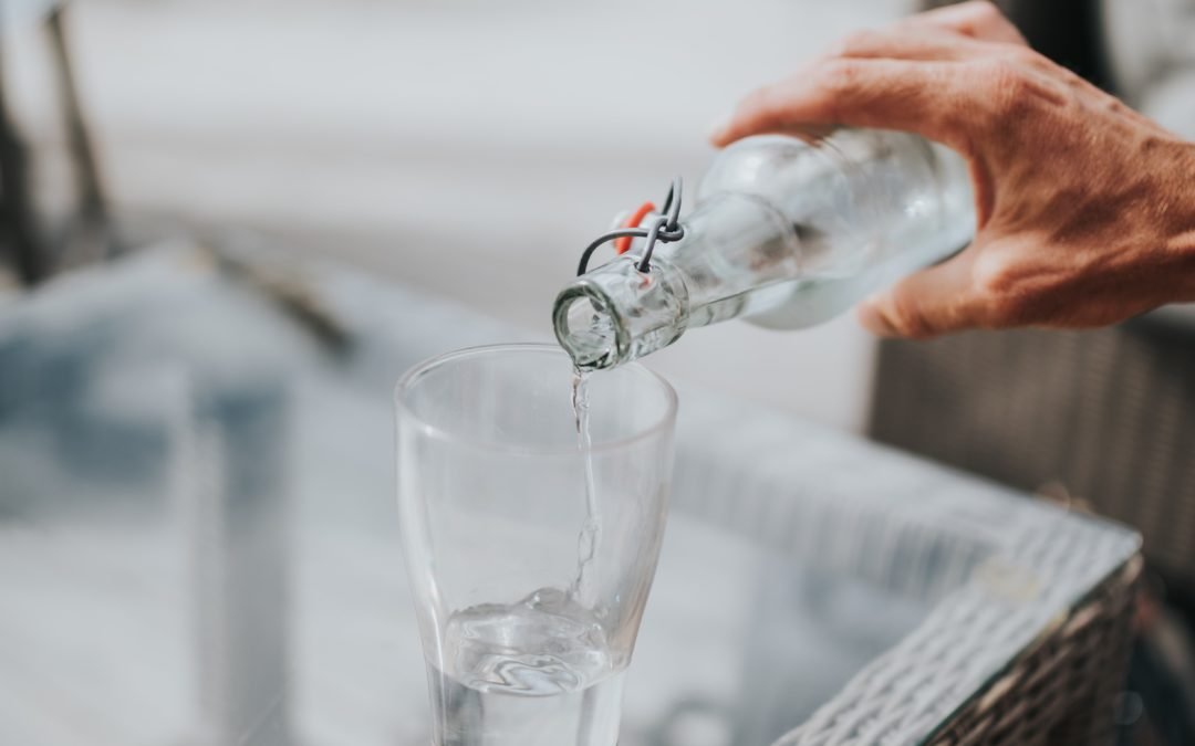 A forma que você bebe água contribui com a sustentabilidade do planeta?
